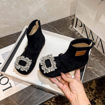 Téli csizmák kislányoknak, 1–3 évesek, felső része szintetikus bőr, talpa szintetikus gumiból, minimalist stílus