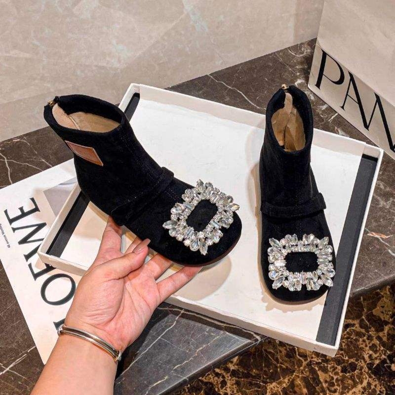 Téli csizmák kislányoknak, 1–3 évesek, felső része szintetikus bőr, talpa szintetikus gumiból, minimalist stílus