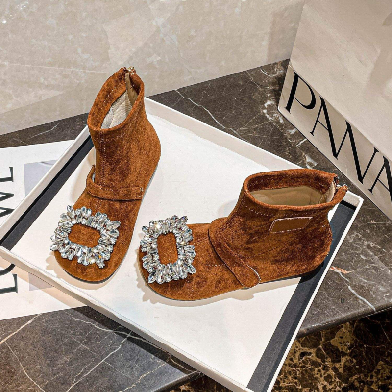 Téli csizmák kislányoknak, 1–3 évesek, felső része szintetikus bőr, talpa szintetikus gumiból, minimalist stílus