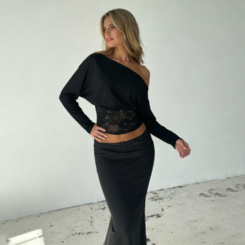 Szabálytalan ferde vállú felső kivágott csipke betéttel, bat-stílusú ujjak, derekat szorító fazon, hosszúujjú