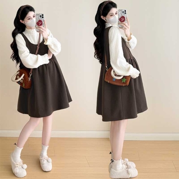 Kismama két részes szett: csipkés fodros felső, lotuslevel gallér, 3/4-es ujj, aszimmetrikus terhes szoknya, téli