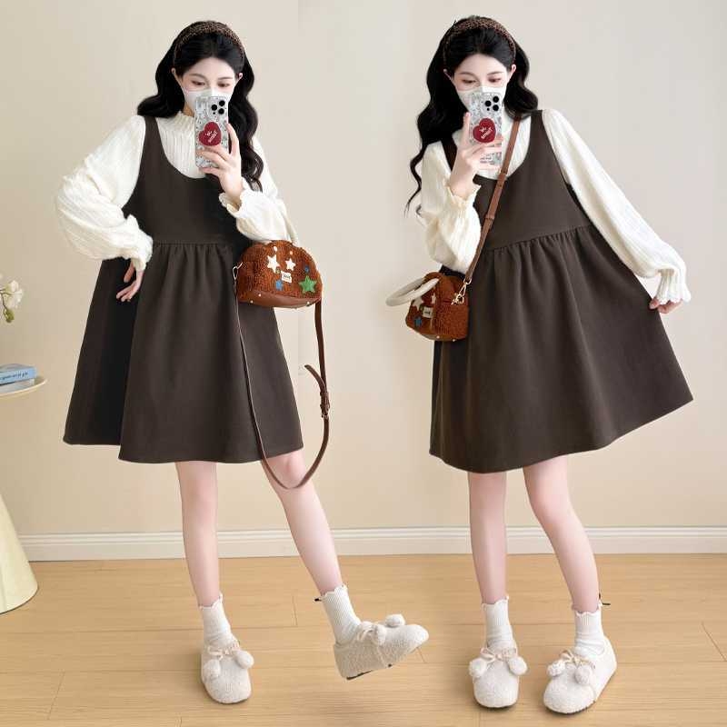 Kismama két részes szett: csipkés fodros felső, lotuslevel gallér, 3/4-es ujj, aszimmetrikus terhes szoknya, téli