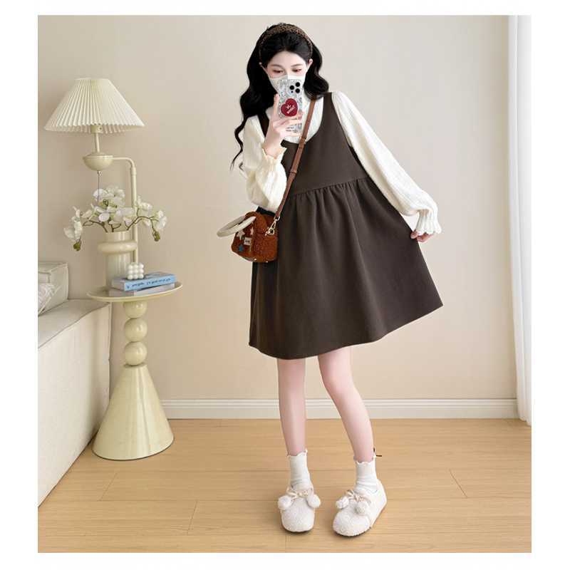 Kismama két részes szett: csipkés fodros felső, lotuslevel gallér, 3/4-es ujj, aszimmetrikus terhes szoknya, téli