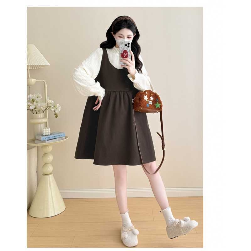 Kismama két részes szett: csipkés fodros felső, lotuslevel gallér, 3/4-es ujj, aszimmetrikus terhes szoknya, téli