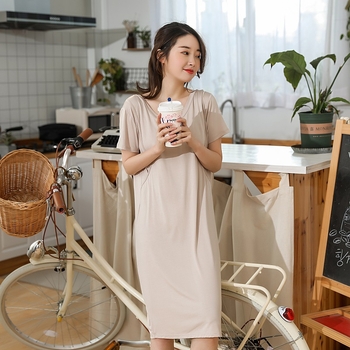 Rochie de maternitate și alăptare, croială A-line lejeră, lungime midi, decolteu în V, mâneci 3/4, viscoză (fibra de celuloză regenerată 90–95%)