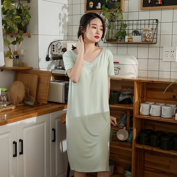 Rochie de maternitate și alăptare, croială A-line lejeră, lungime midi, decolteu în V, mâneci 3/4, viscoză (fibra de celuloză regenerată 90–95%)