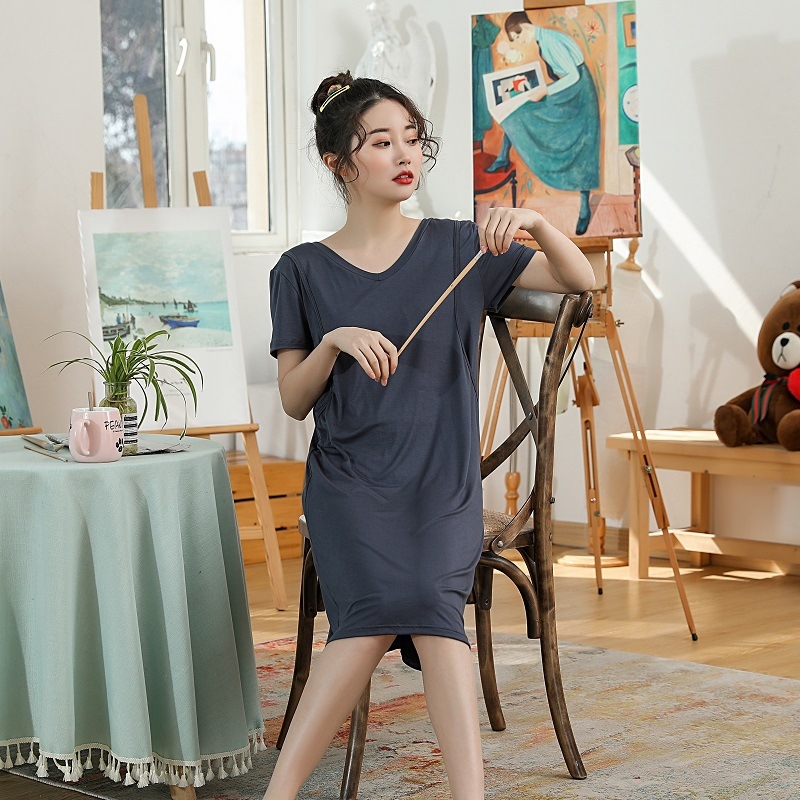 Rochie de maternitate și alăptare, croială A-line lejeră, lungime midi, decolteu în V, mâneci 3/4, viscoză (fibra de celuloză regenerată 90–95%)