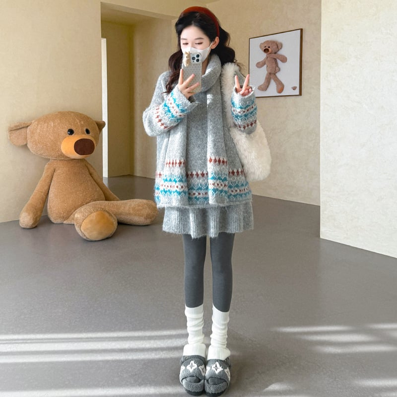 Trudnički kostim: široki pulover s dugim rukavima i kratka suknja, vunena smjesa, jesen 2025, gradski stil