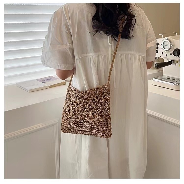 Crossbody torba od papira pletene, mala kvadratna forma, urban stil jednostavnosti, podstava od poliestera, otvoreni džep
