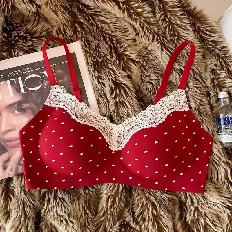 Sima csipkés virágmintás melltartó szett, kosár 3/4, tiszta pamut anyag, bélés elasztikával, emelés és gyűjtés, hátul három sor kampó, rögzített dupla pántok