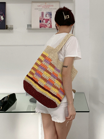 Slamnata pletena torba za ramena, vertikalno kvadratnog oblika, otvoreni vrh, džep za mobitel, urbani stil