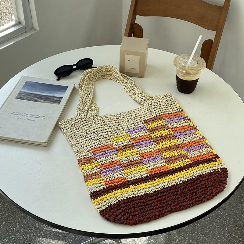 Slamnata pletena torba za ramena, vertikalno kvadratnog oblika, otvoreni vrh, džep za mobitel, urbani stil