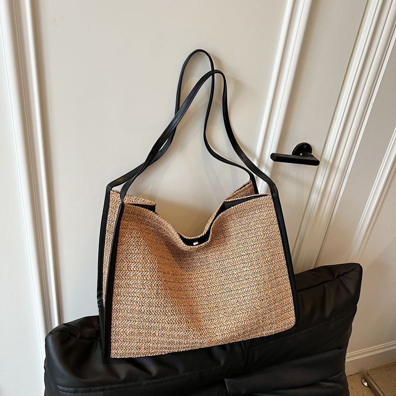 Pleteni slamnat torba s poklopcem, vodoravni kvadratni oblik, magnetsko zatvaranje, poliester podstava, dvostruke naramenice