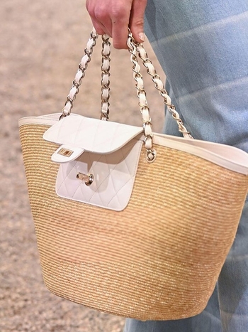 Torba košara od slame s lancem, PU materijal, oblik školjke, zaključavanje, pretinac za telefon i ID karticu