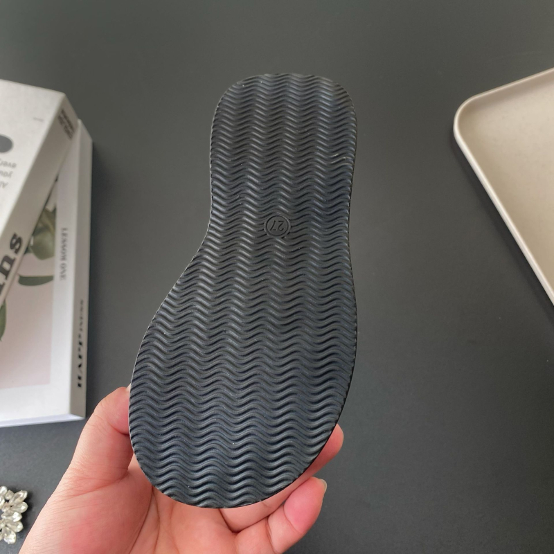 Dječje martinske čizme, niski kroj, gornji dio od mikrovlaknaste kože, gumena potplata, PU ulošak, pogodné za zimu, jesen i proljeće