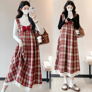 Anyatejű szett: szoknyás kosztüm hosszú ujjú, kötött anyag, pamut 80–90% + poliészter, rácsos mintázat, őszi-téli szezon