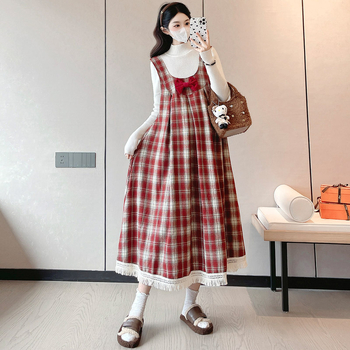 Anyatejű szett: szoknyás kosztüm hosszú ujjú, kötött anyag, pamut 80–90% + poliészter, rácsos mintázat, őszi-téli szezon