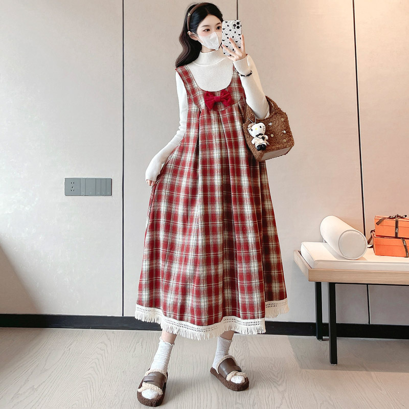 Anyatejű szett: szoknyás kosztüm hosszú ujjú, kötött anyag, pamut 80–90% + poliészter, rácsos mintázat, őszi-téli szezon