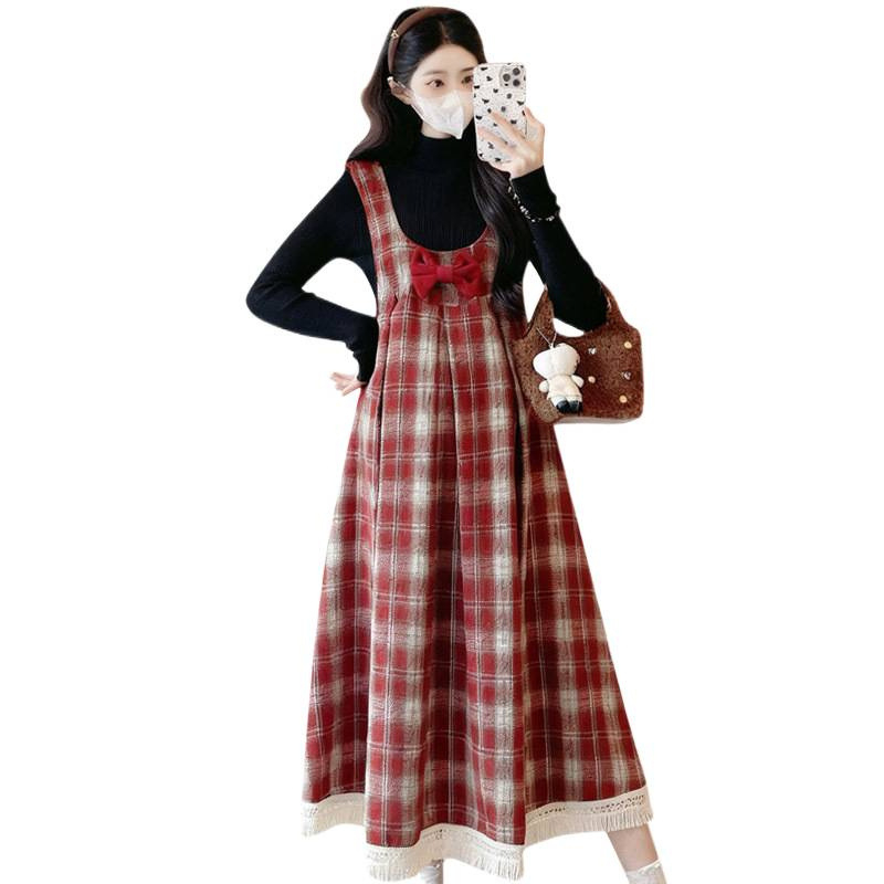 Anyatejű szett: szoknyás kosztüm hosszú ujjú, kötött anyag, pamut 80–90% + poliészter, rácsos mintázat, őszi-téli szezon