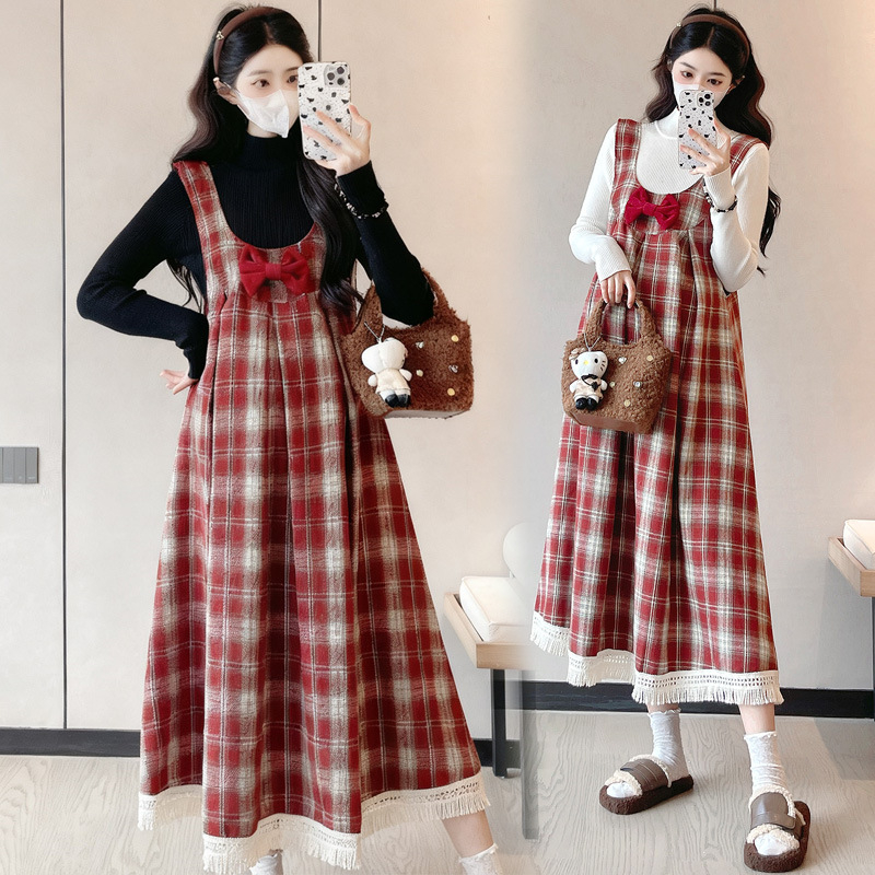 Anyatejű szett: szoknyás kosztüm hosszú ujjú, kötött anyag, pamut 80–90% + poliészter, rácsos mintázat, őszi-téli szezon