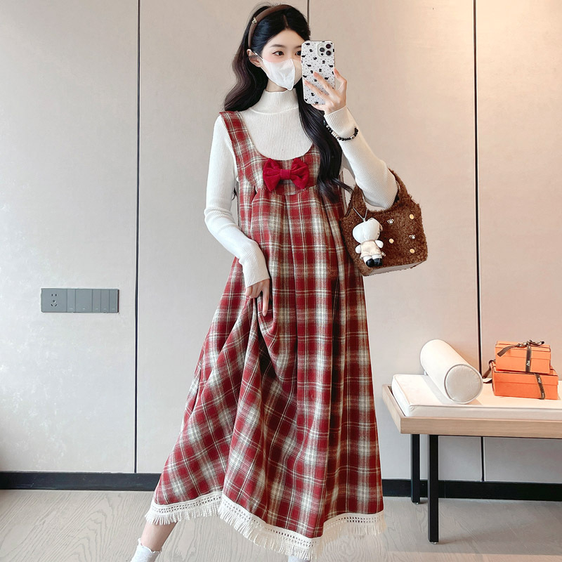 Anyatejű szett: szoknyás kosztüm hosszú ujjú, kötött anyag, pamut 80–90% + poliészter, rácsos mintázat, őszi-téli szezon