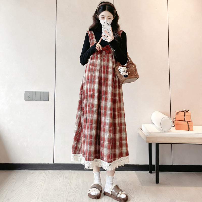 Anyatejű szett: szoknyás kosztüm hosszú ujjú, kötött anyag, pamut 80–90% + poliészter, rácsos mintázat, őszi-téli szezon