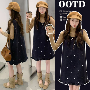 Koreai stílusú, hímzett szív díszítésű gyapjú anyagú kismama két darabos ruhaszett: ujjatlan mellény és középmagas hosszúságú ruha