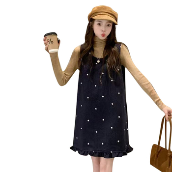 Koreai stílusú, hímzett szív díszítésű gyapjú anyagú kismama két darabos ruhaszett: ujjatlan mellény és középmagas hosszúságú ruha