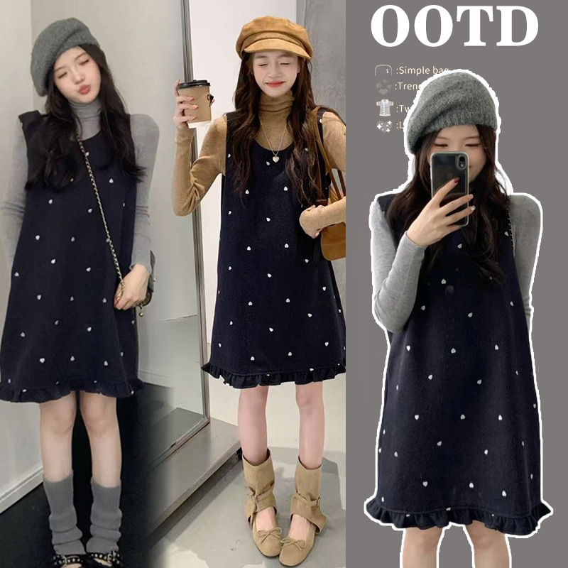 Koreai stílusú, hímzett szív díszítésű gyapjú anyagú kismama két darabos ruhaszett: ujjatlan mellény és középmagas hosszúságú ruha