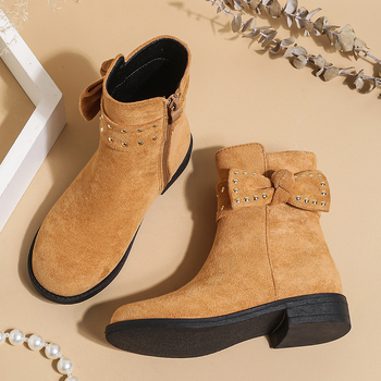 Lányoknak készült divatcsizma mikroszálas bőr felsőrésszel, középmagas szár, oldalsó cipzár, gumírozott talp, csúszásmentes