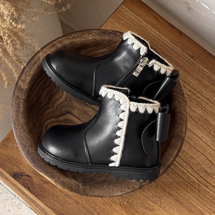 Lányoknak szóló Martin csizma télre, középmagas szár, belső műszőrme bélés, oldalsó cipzár, gumírozott talp