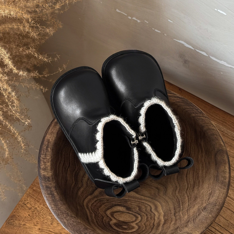 Lányoknak szóló Martin csizma télre, középmagas szár, belső műszőrme bélés, oldalsó cipzár, gumírozott talp