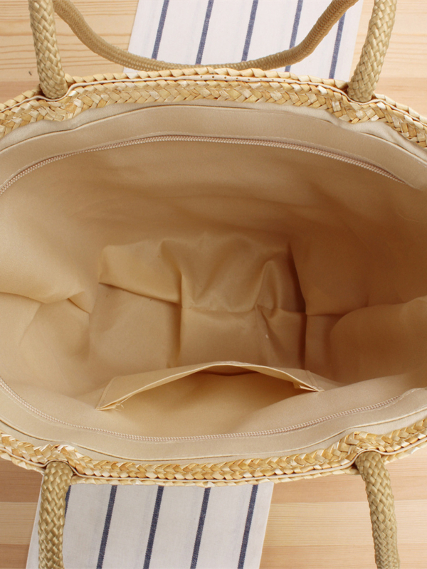 Fonott szalmából készült kosár alakú táska cipzárral, poliészter-pamut béléssel és telefonzsebbel