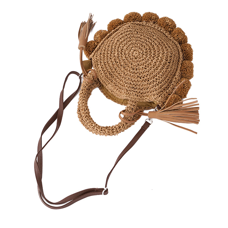 Kerek papírból szőtt bojtos táska mindennapi használatra – cipzáras zárás, belső cipzáras zseb, poliészter bélés