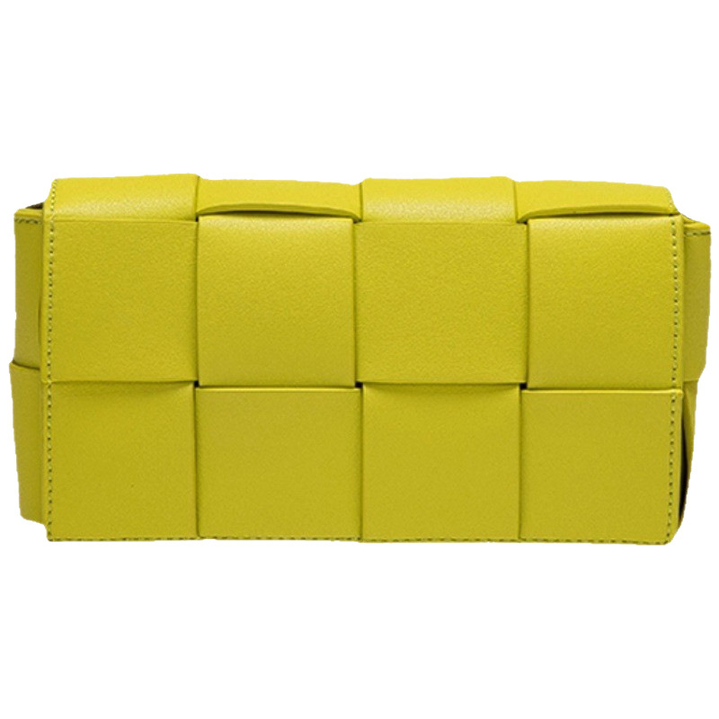 Torba od prave kože, mala kvadratna, vodoravni oblik, magnetska zatvarač, split koža