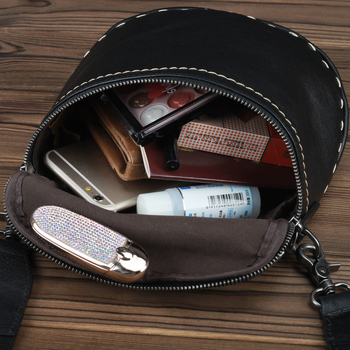 Torba tipa sedlo od prave kože, zatvaranje na zip, unutarnja džep na zip, jednofarbna, za svakodnevnu upotrebu