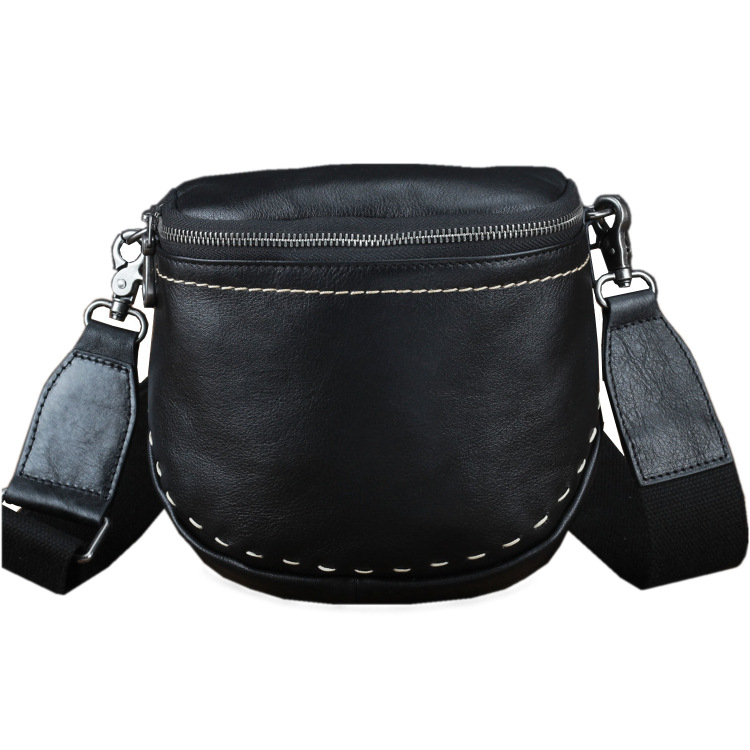 Torba tipa sedlo od prave kože, zatvaranje na zip, unutarnja džep na zip, jednofarbna, za svakodnevnu upotrebu