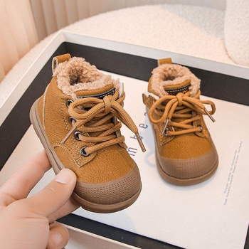 Dječje zimske čizme za uzrast 1–3 godine — gornji dio od umjetne kože, potplat od prirodne gume, minimalistički stil, proljeće 2024 izlazak