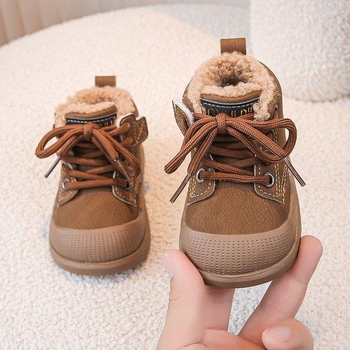 Dječje zimske čizme za uzrast 1–3 godine — gornji dio od umjetne kože, potplat od prirodne gume, minimalistički stil, proljeće 2024 izlazak