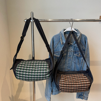 Ženska bucket bag od denim kanvas materijala, crossbody stil, zatvaranje zipom, velika kapaciteta, poliester podstava
