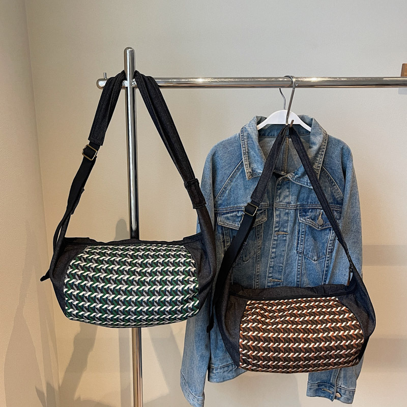 Ženska bucket bag od denim kanvas materijala, crossbody stil, zatvaranje zipom, velika kapaciteta, poliester podstava