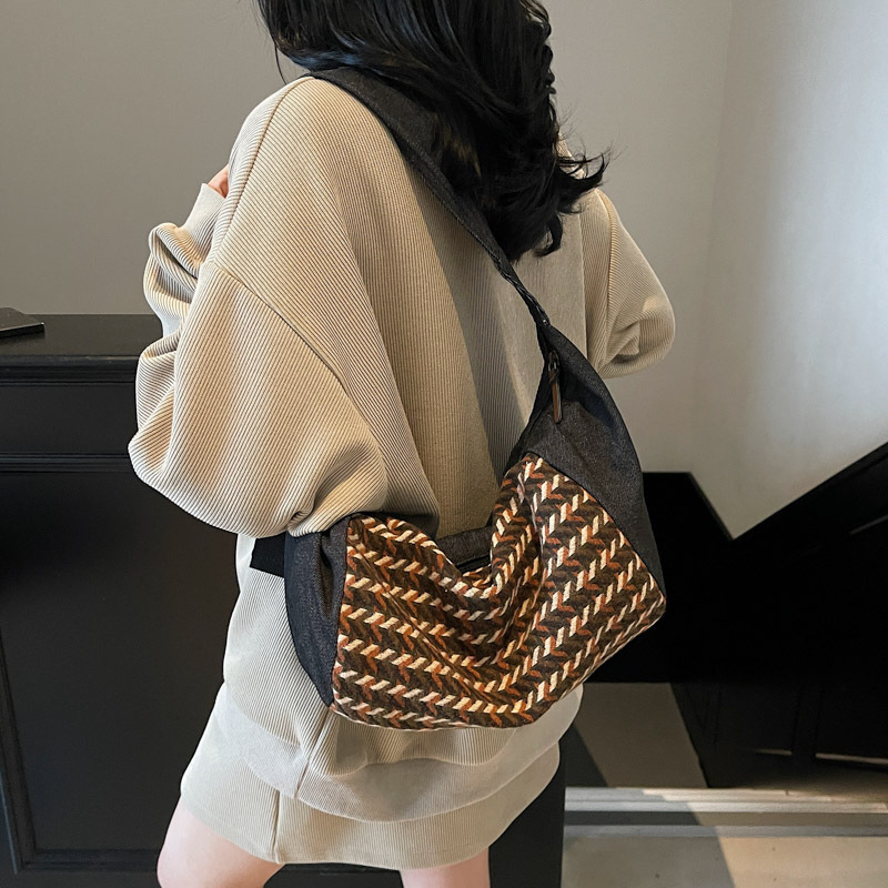 Ženska bucket bag od denim kanvas materijala, crossbody stil, zatvaranje zipom, velika kapaciteta, poliester podstava