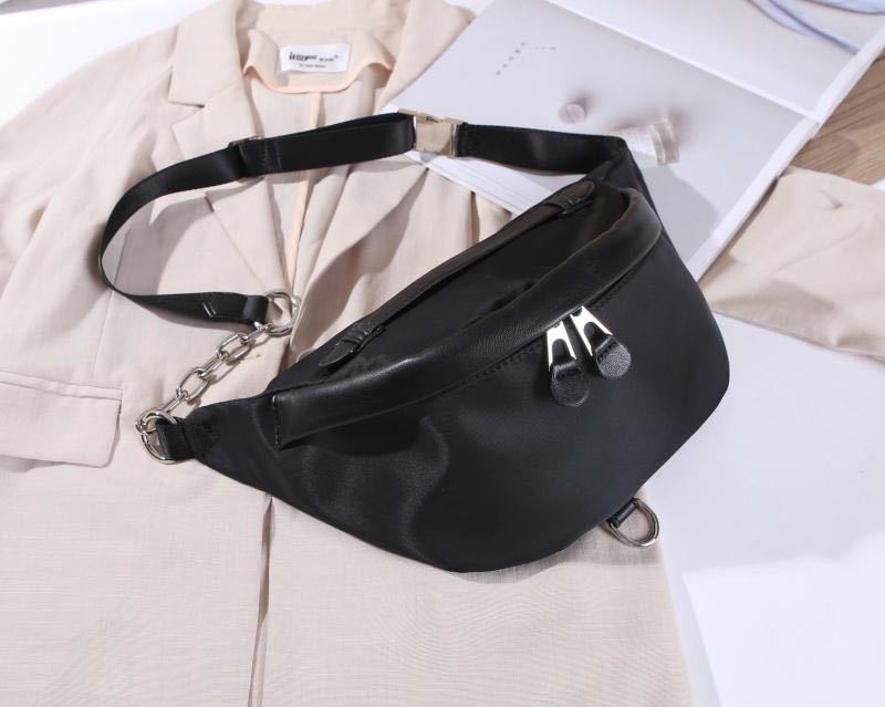 Fanny pack – ulični stil, pliš materijal, podstava od najlona, okruglog oblika, zatvaranje na zip