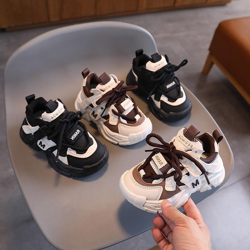 Dječje tenisice u stilu Dad Shoes s gornjim dijelom od sintetičke kože, gumenu potplatu, zatvaračem na Velcro, prozračne i protuklizne