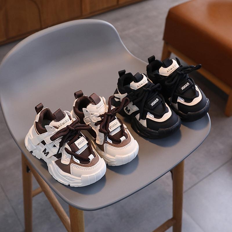 Dječje tenisice u stilu Dad Shoes s gornjim dijelom od sintetičke kože, gumenu potplatu, zatvaračem na Velcro, prozračne i protuklizne
