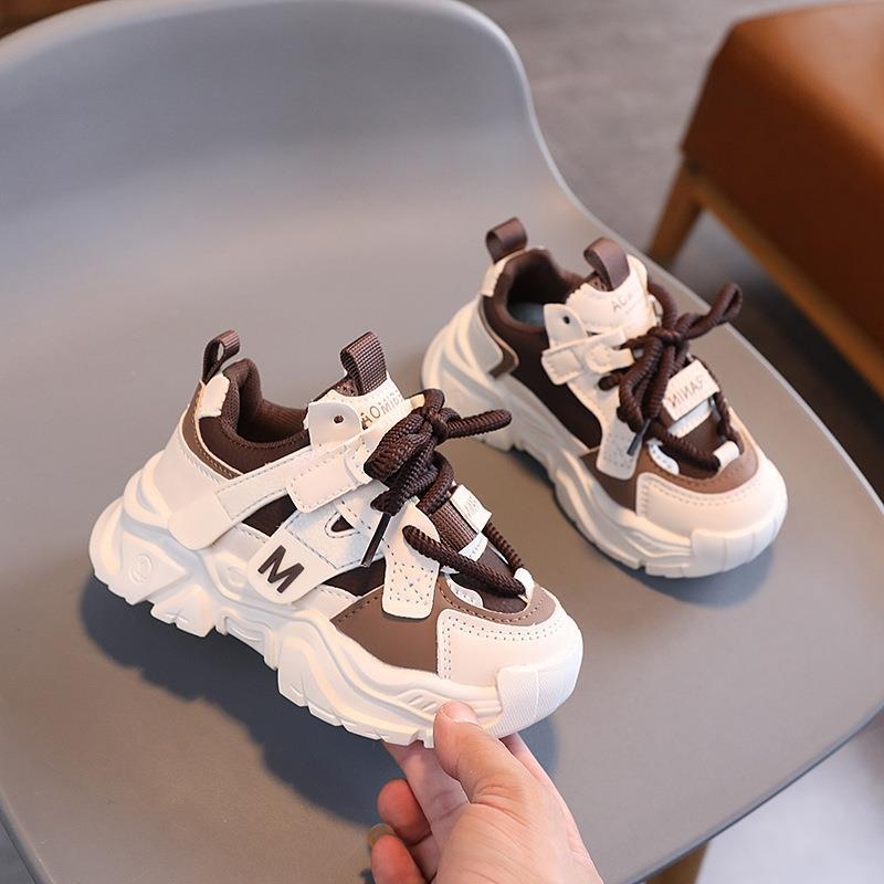 Dječje tenisice u stilu Dad Shoes s gornjim dijelom od sintetičke kože, gumenu potplatu, zatvaračem na Velcro, prozračne i protuklizne