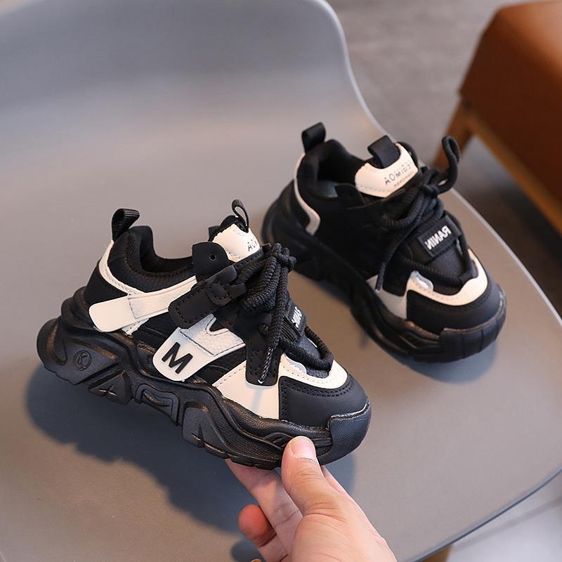 Dječje tenisice u stilu Dad Shoes s gornjim dijelom od sintetičke kože, gumenu potplatu, zatvaračem na Velcro, prozračne i protuklizne