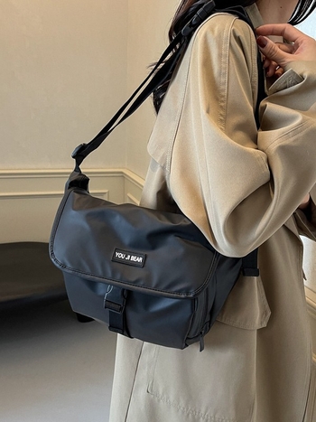 Найлонова чанта за рамо/кръстосана чанта с dumpling-type форма, цип и скрит джоб