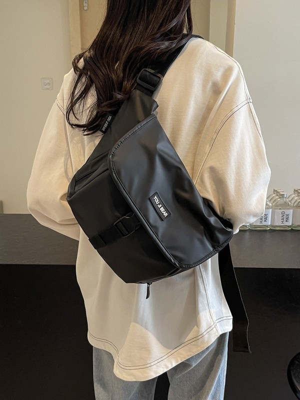 Найлонова чанта за рамо/кръстосана чанта с dumpling-type форма, цип и скрит джоб