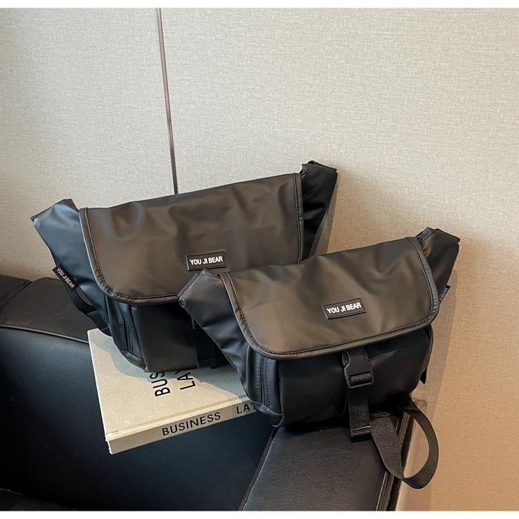 Найлонова чанта за рамо/кръстосана чанта с dumpling-type форма, цип и скрит джоб